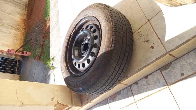 Suspeito subtrai pneu de estepe na calçada de casa no cento de Ituiutaba achando que era lixo
