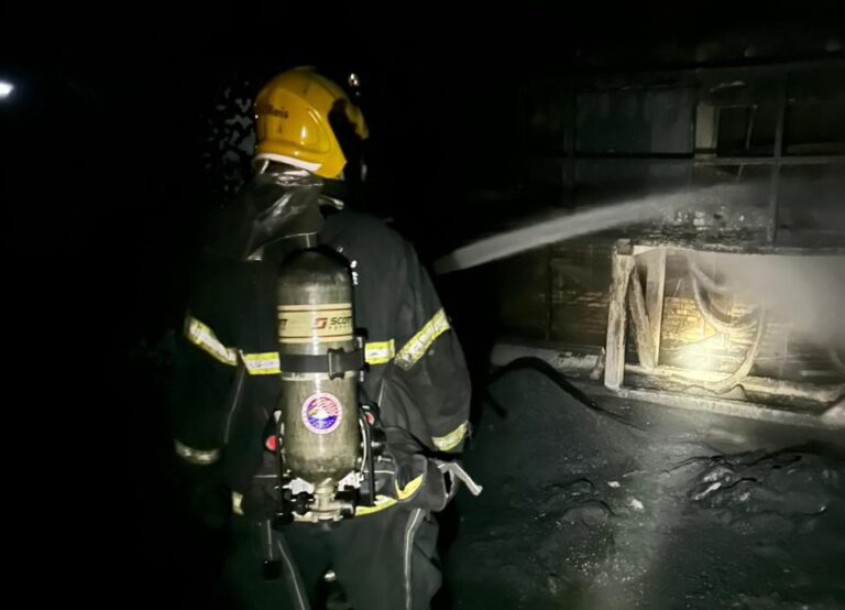 Fábrica de reciclagem pega fogo no distrito industrial Antônio Baduy, em Ituiutaba (MG)