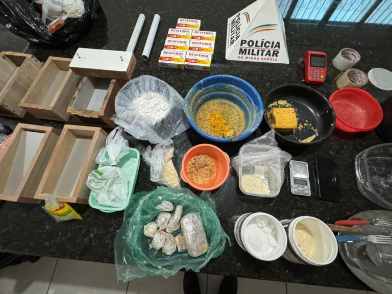 PM desmantela laboratório de drogas em Prata (MG)