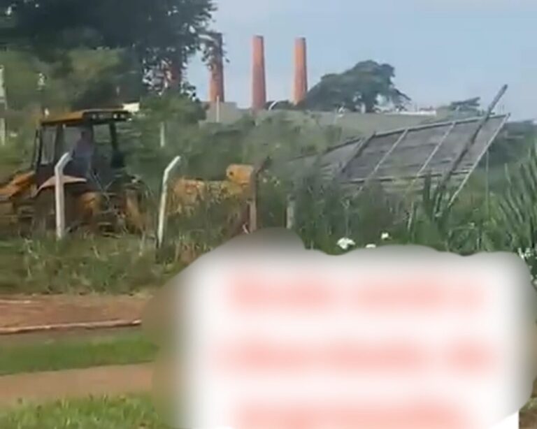 Por suposta perseguição política, empresário tem outdoor destruído por maquinário da prefeitura de Ituiutaba
