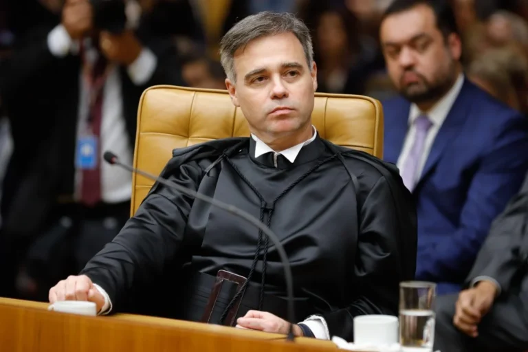 STF elege André Mendonça para substituir Moraes no TSE