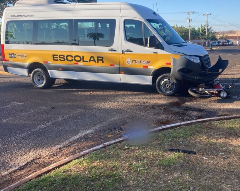 Batida entre Van escolar e moto ceifa vida de Ituiutabano no Bairro Universitário, em Ituiutaba