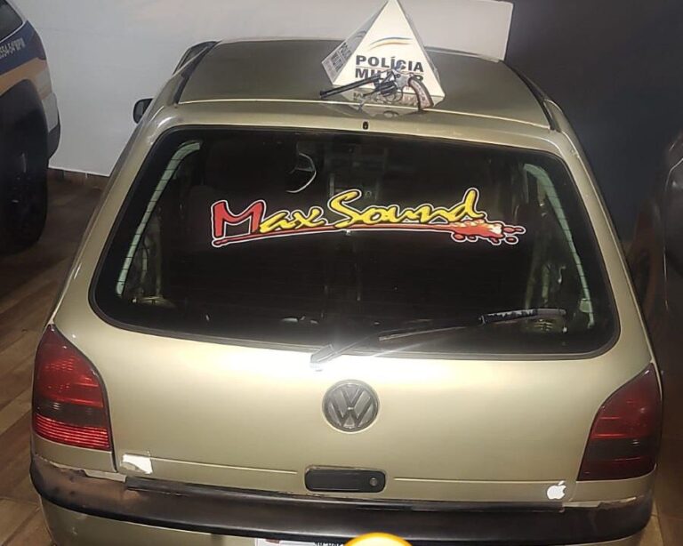 PM de Capinópolis apreende revolver dentro de carro aberto e estacionado no centro da cidade
