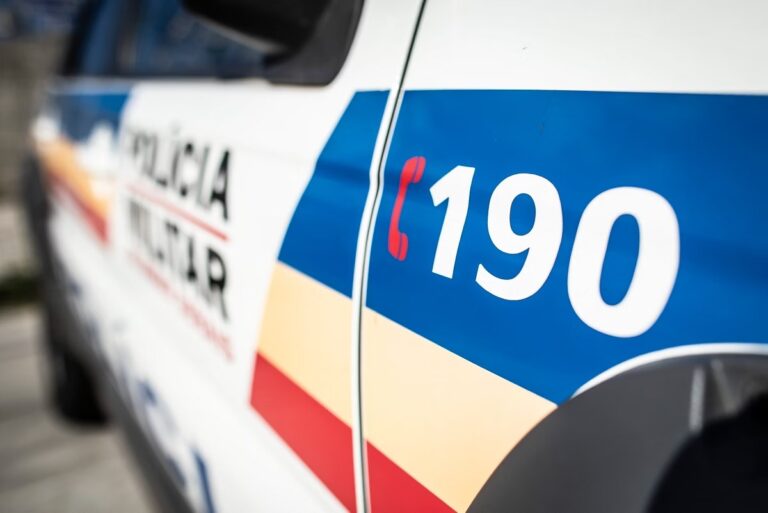 Homem é linchado por vizinhos após marcar encontro com adolescentes de 13 anos em Minas Gerais