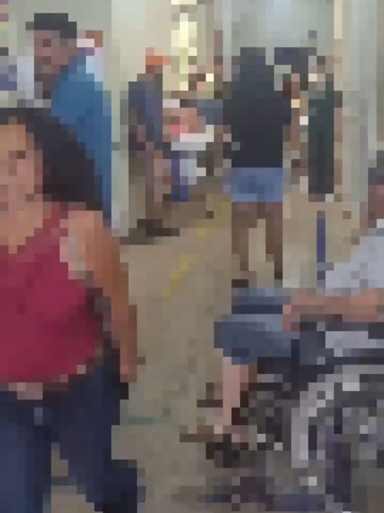 VÍDEO: Indignada, irmã de paciente filma Pronto Socorro de Ituiutaba lotado com apenas 4 médicos atendendo