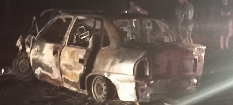 Dois carros batem de frente na MGC-154 entre Ituiutaba a Capinópolis e deixa gravida com ferimentos graves