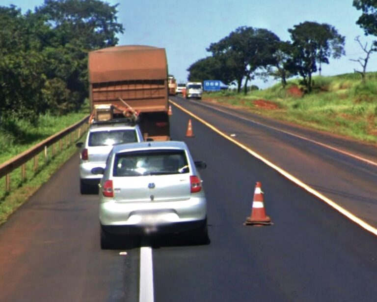 BR-365 entre Ituiutaba e Trevão de Monte Alegre funciona com sistema de pare e siga na tarde desta sexta-feira (11)