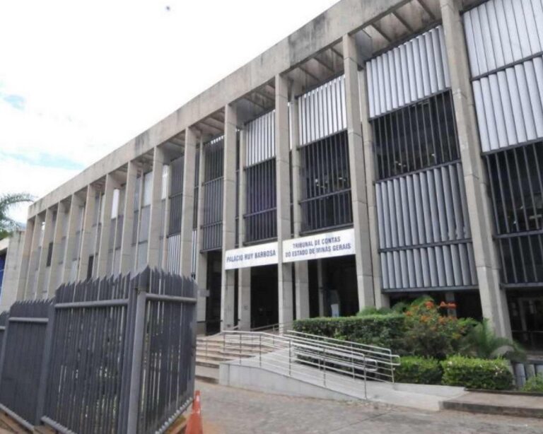 TCE-MG suspende terceirização do ensino nas Escolas Estaduais