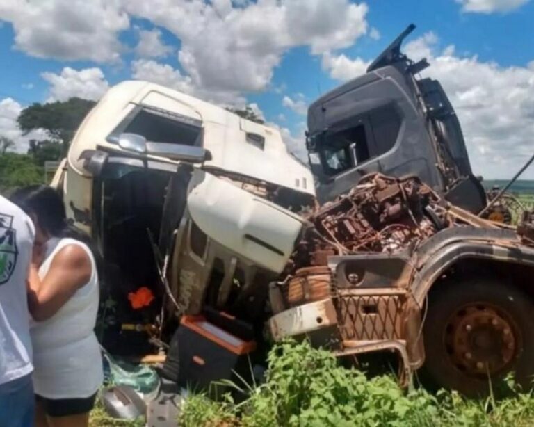 Colisão entre carretas em Iturama deixa três feridos, incluindo jovem em estado grave