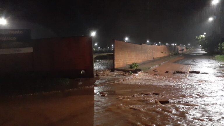 Após fortes chuvas, CBMMG e Prefeitura de Ituiutaba realizam operação emergencial