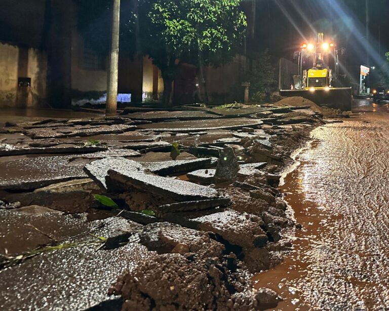 Temporal causa estragos em Ituiutaba e mobiliza força-tarefa para atendimentos emergenciais