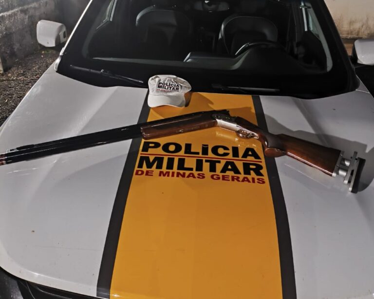 Bêbado é preso com espingarda calibre 12 enquanto dirigia pela MGC-455 em Uberlândia