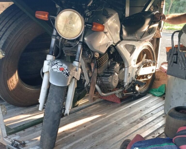 Moto adulterada é apreendida em bagageiro de ônibus na MG-427 em Planura