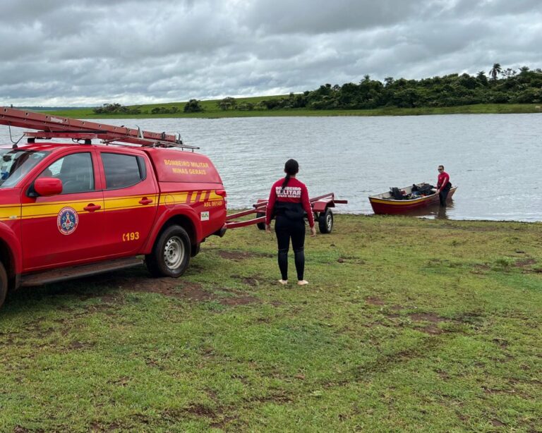 Barco naufraga e jovem morre afogado no Rio Paranaíba em Santa Vitória