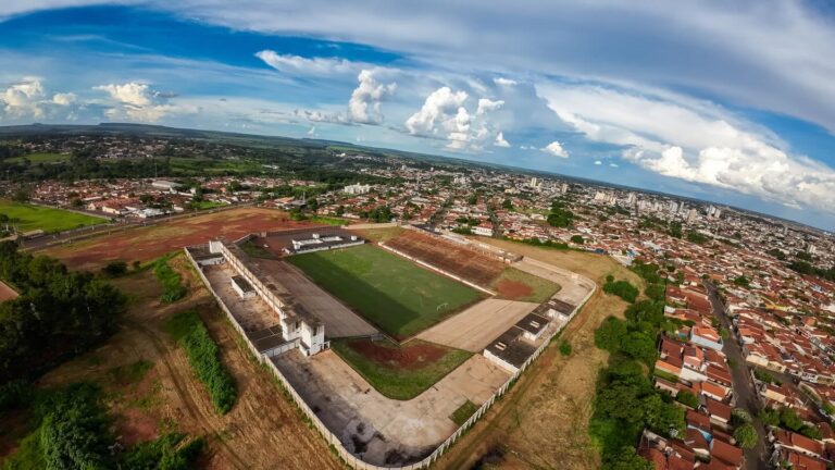 Canteiro de obras do Estádio Municipal de Ituiutaba não tinha EPIs para trabalhadores, diz delegado