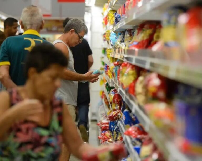 Governo Federal zera imposto de importação para 11 alimentos essenciais