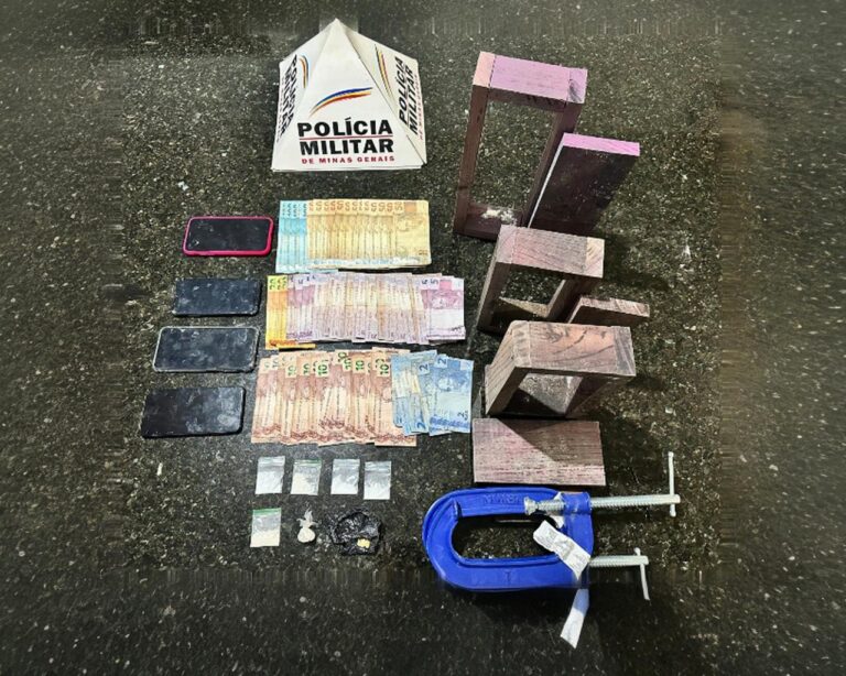 Jovem é preso com cocaína, crack e prensa de drogas em ação da PMMG no município do Prata