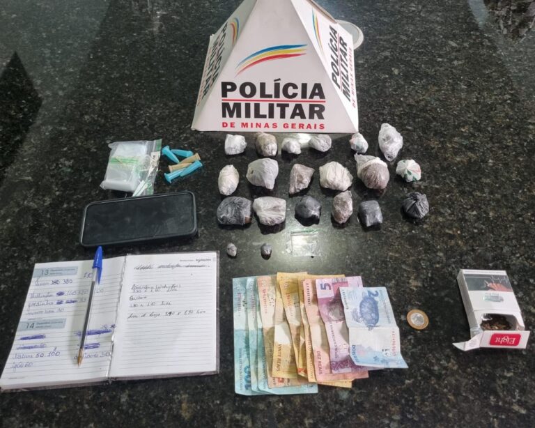 PMMG desmantela ponto de tráfico na cidade do Prata e prende dupla de jovens em flagrante