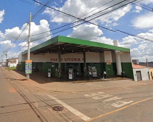 Ladrão assalta posto de combustíveis no Bairro Canaã em Ituiutaba e foge em motoneta sem placa