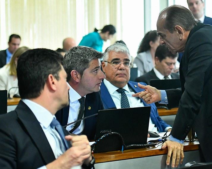 Senado aprova fim da reeleição e propõe mandatos de cinco anos para todos os cargos eletivos