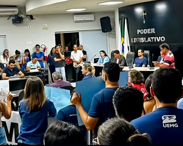 Audiência pública em Ituiutaba reúne multidão contra cessão de imóveis da UEMG à União