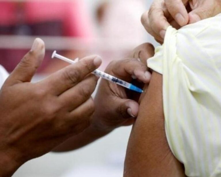 Falta de vacinas atinge 9 em cada 10 cidades mineiras e AMM alerta para ameaça à saúde pública