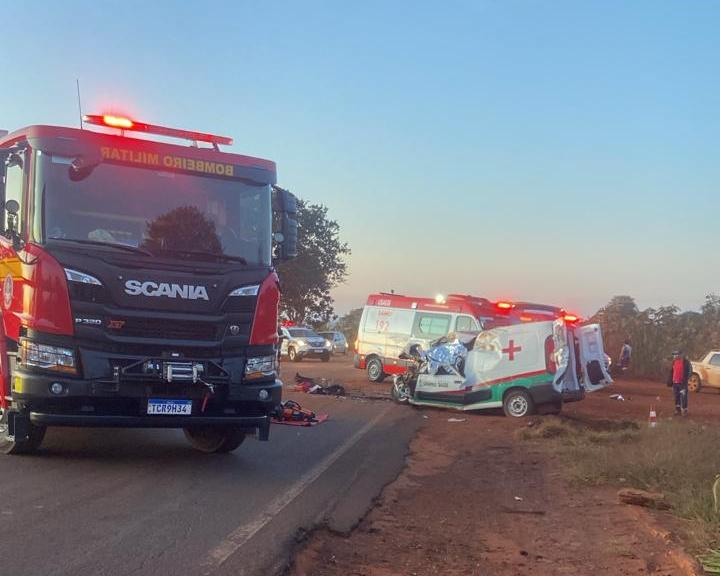 Acidente Fatal: ambulância de Capinópolis se choca com carreta e deixa vítimas na MGC-154