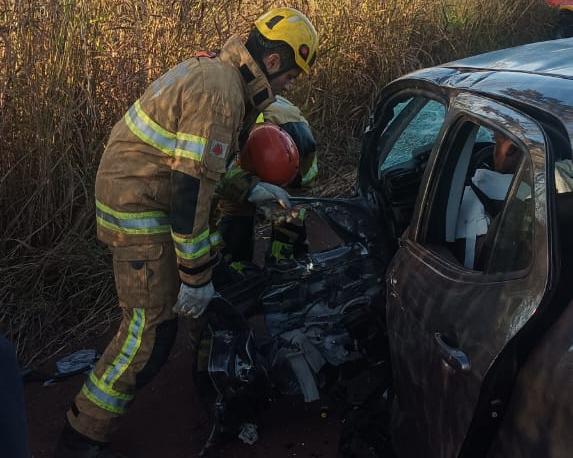 Homem fica preso às ferragens após grave acidente na BR-154, próximo a Ituiutaba (MG)