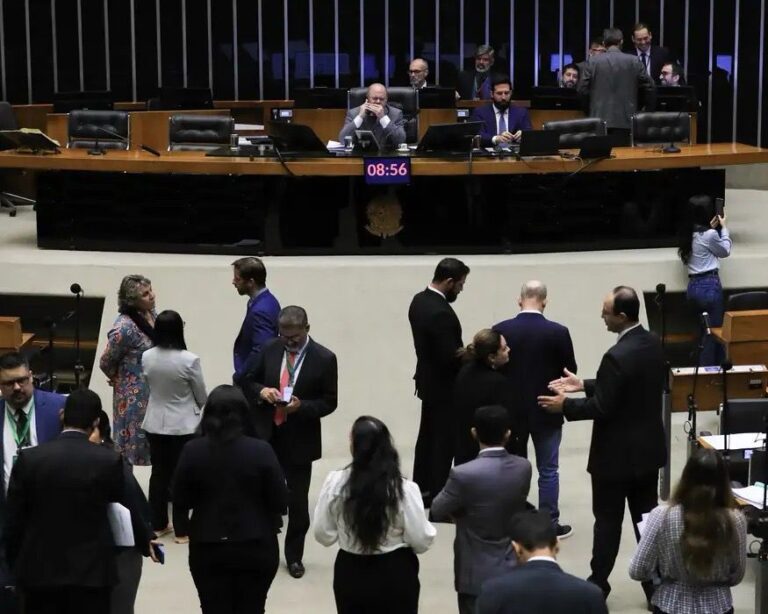 Congresso derruba aumento do IOF e impõe derrota ao governo Lula