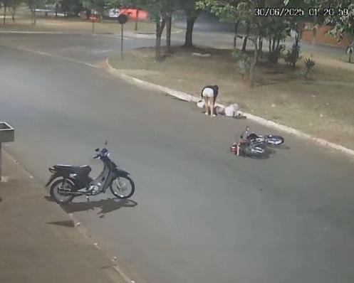 Motociclista perde controle direcional e bate moto na Marginal, em Ituiutaba