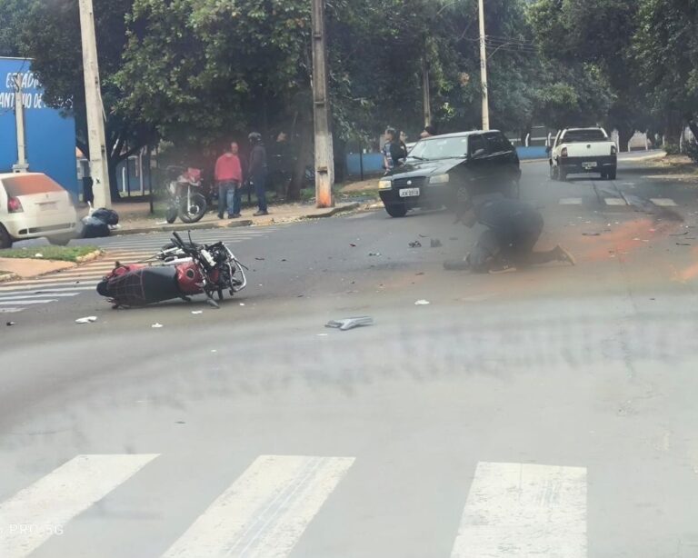 Grave acidente entre moto e picape deixa um ferido no Bairro Sol Nascente 2, em Ituiutaba
