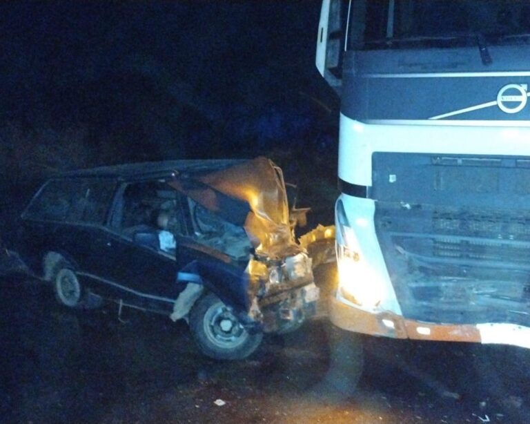 Casal morre em colisão frontal entre Ford Belina e caminhão na MG-187, em Ibiá