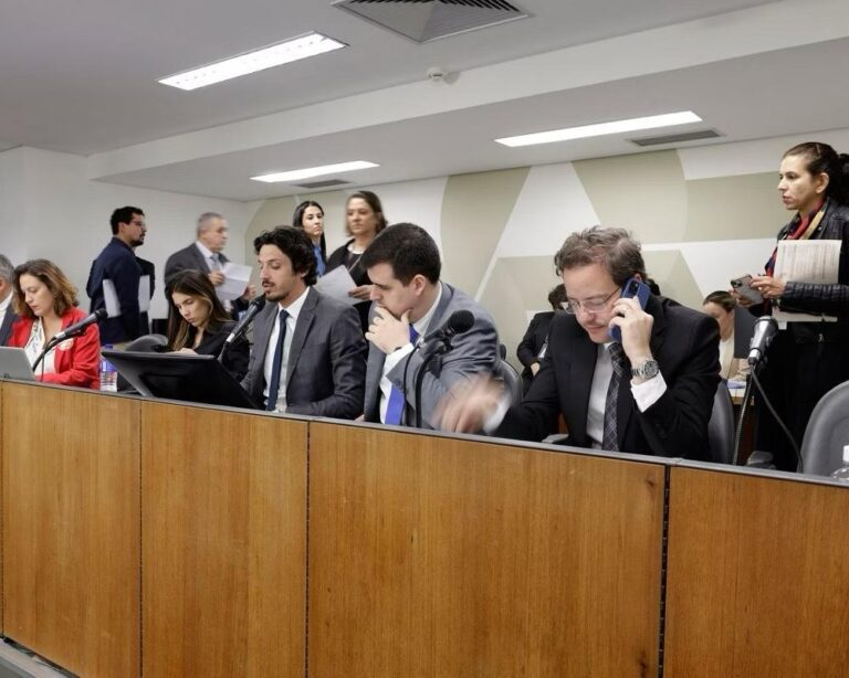 Cardápios impressos podem voltar a ser obrigatórios em bares e restaurantes de Minas Gerais