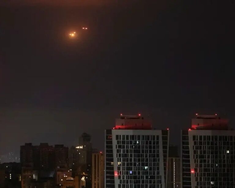 Rússia realiza maior ataque com drones desde o início da guerra na Ucrânia, após Trump prometer mais armas