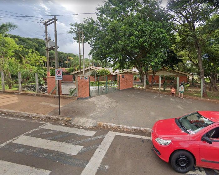 Comunidade escolar do Polivalente rejeita adesão ao modelo cívico-militar durante assembleia em Ituiutaba