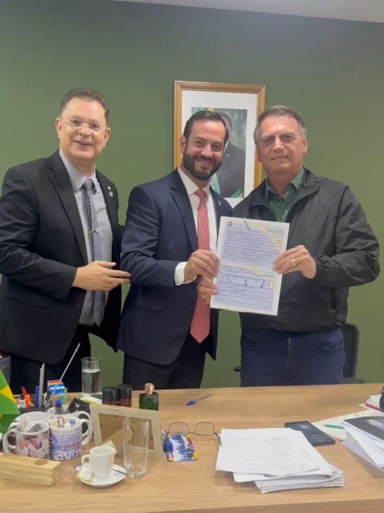 Em ato ao lado de Bolsonaro, Hermano Freitas se filia ao PL e fortalece sua liderança conservadora no Triângulo Mineiro