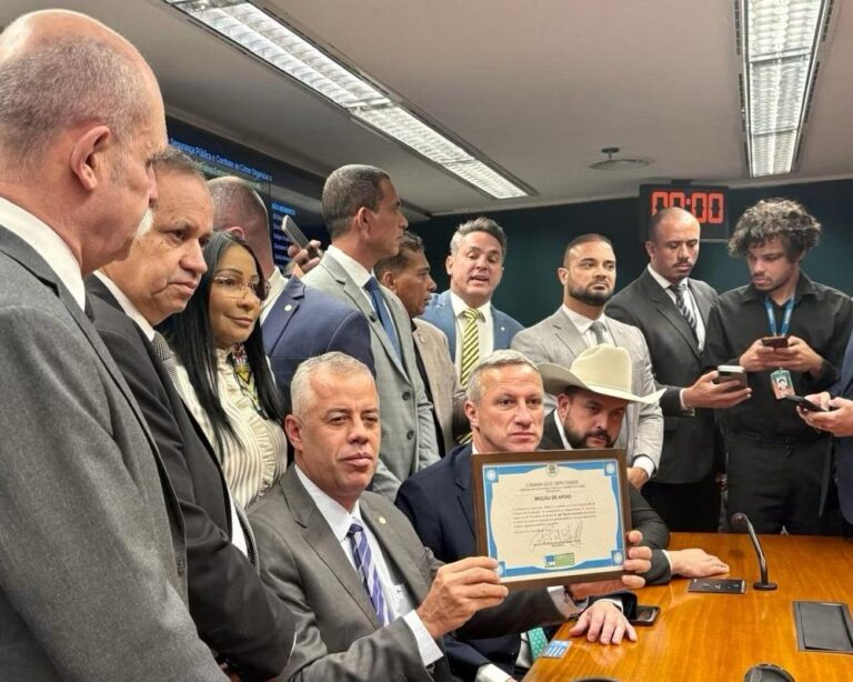 Presidente da Câmara proíbe funcionamento de comissões após mobilização pró-Bolsonaro