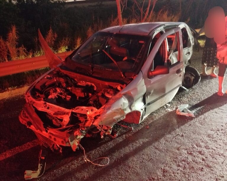 Colisão entre carro e carreta deixa 4 feridos, sendo 1 em estado grave, na BR-365 em Ituiutaba