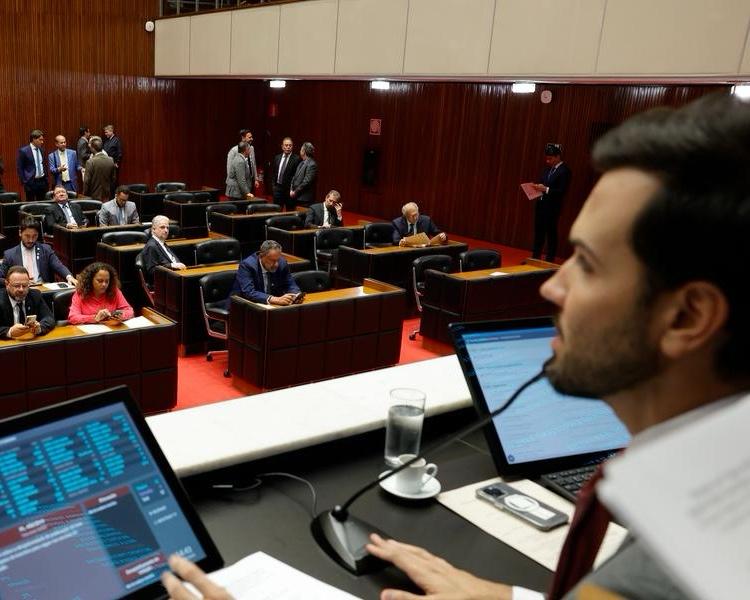 ALMG aprova proibição a artistas condenados e medidas para preservar monumentos e apoiar educação