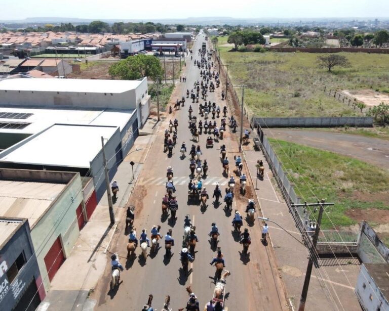Cavalgada marca lançamento da Expopec 2025 em Ituiutaba neste sábado