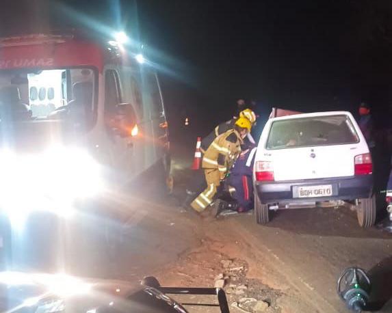 Acidente entre Capinópolis e Ituiutaba deixa homem preso às ferragens na MGC-154