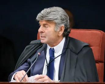 Fux defende anulação de processo contra Bolsonaro por “incompetência absoluta” da Corte