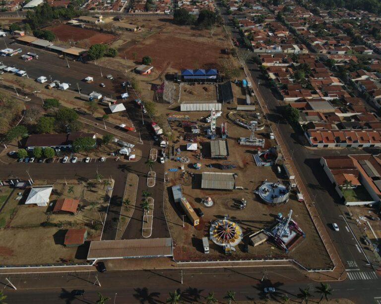 Famílias do Cartão do Povo terão desconto em ingressos do Parque de Diversões durante a Expopec 2025