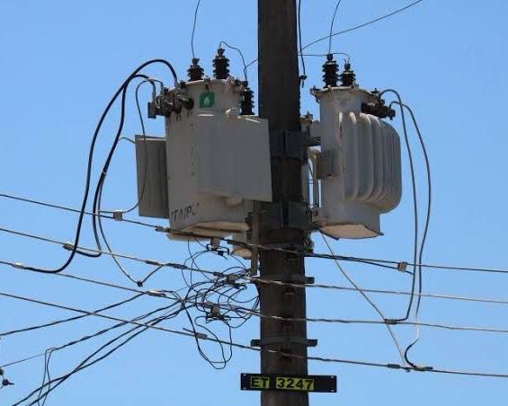 Picos de energia causam transtornos e preocupam moradores em Ituiutaba