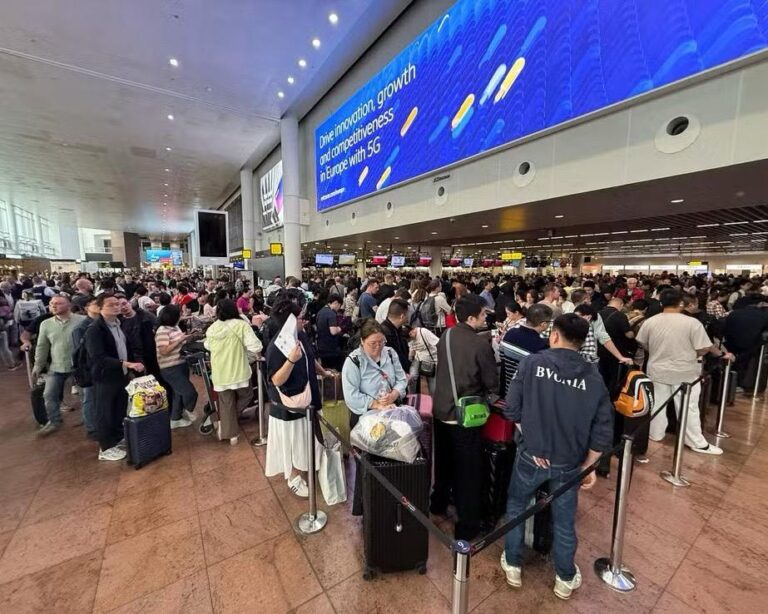 Ciberataque paralisa check-in em grandes aeroportos da Europa e causa caos em voos
