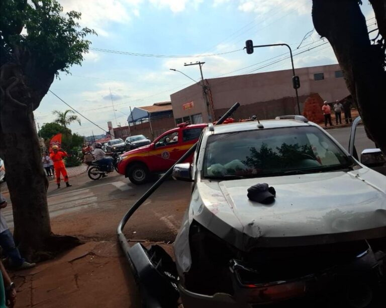 Grave acidente de trânsito no Centro de Ituiutaba deixa 06 vítimas