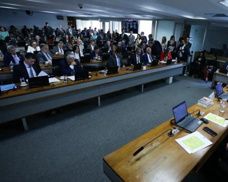 Senado barra “PEC da Blindagem” por unanimidade na CCJ após protestos populares