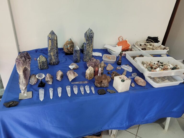 PF mira esquema que explorava cristais de quartzo e submetia garimpeiros a condições degradantes no Oeste de Minas