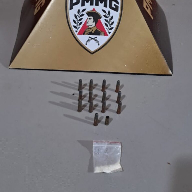 Homem é preso após denúncia sobre consumo de drogas em residência, em Ituiutaba