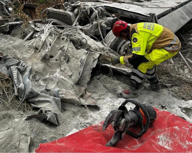 Caminhão sai da pista e motorista morre em acidente entre Capinópolis e Ipiaçu